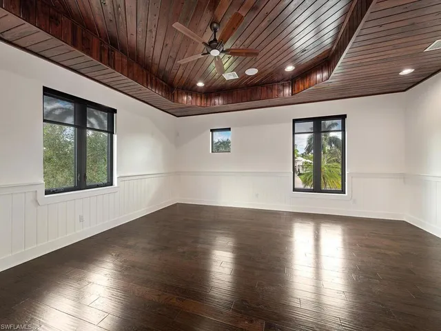 $2,990,000 | 9099 The Lane, Naples, FL 34109