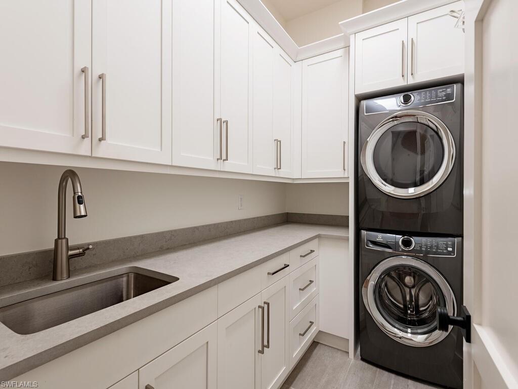 9099 The Lane Naples, FL 34109 - Photo 21 of 24