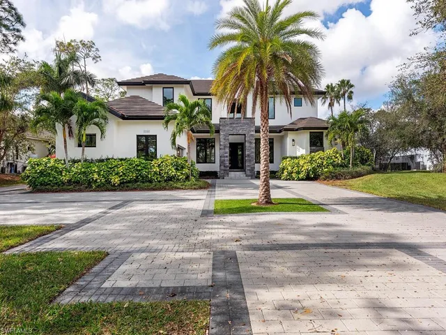 $2,990,000 | 9099 The Lane, Naples, FL 34109