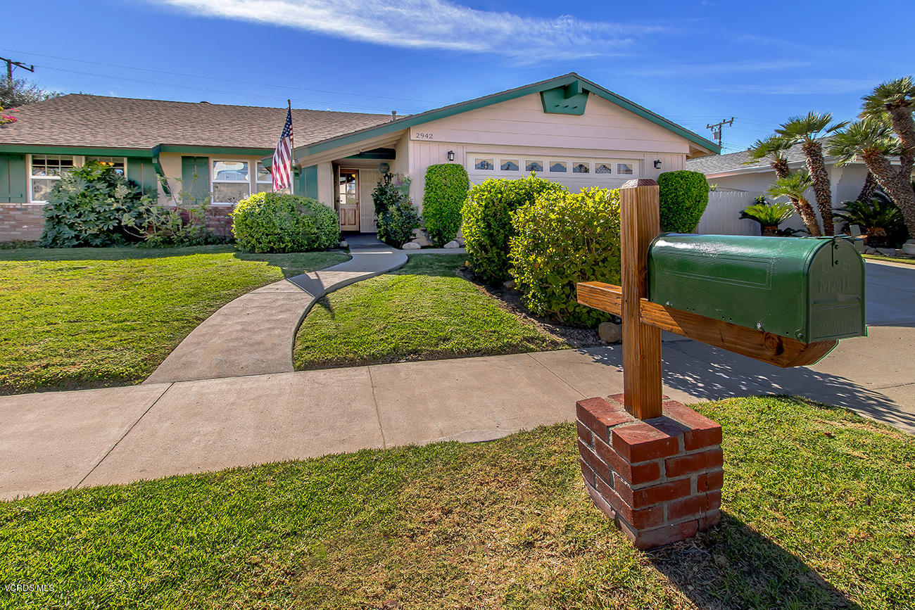 2942 Racine Street Simi Valley, CA 93065 - Photo 4 of 37 a front view of a house with garden