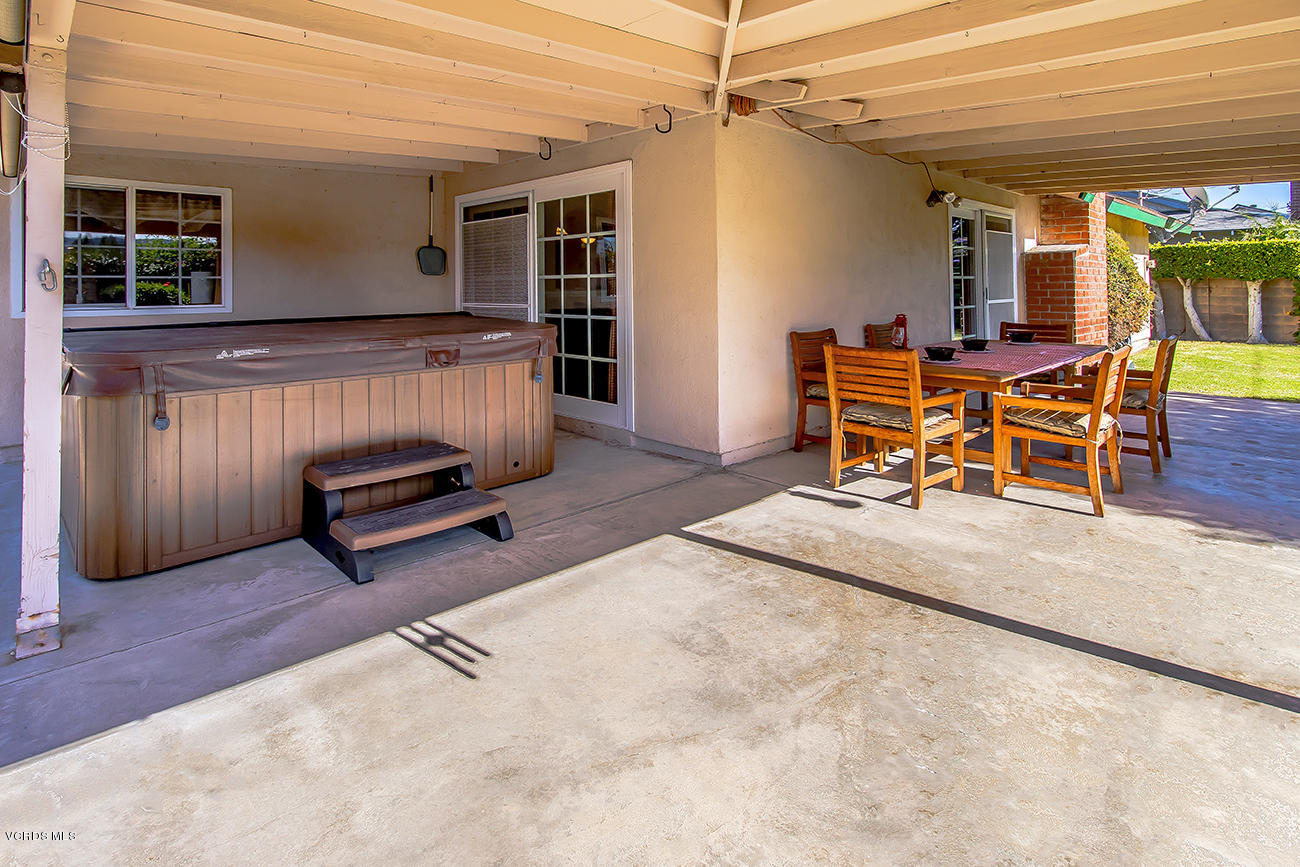 2942 Racine Street Simi Valley, CA 93065 - Photo 35 of 37 a patio outdoor space with patio furniture and potted plants