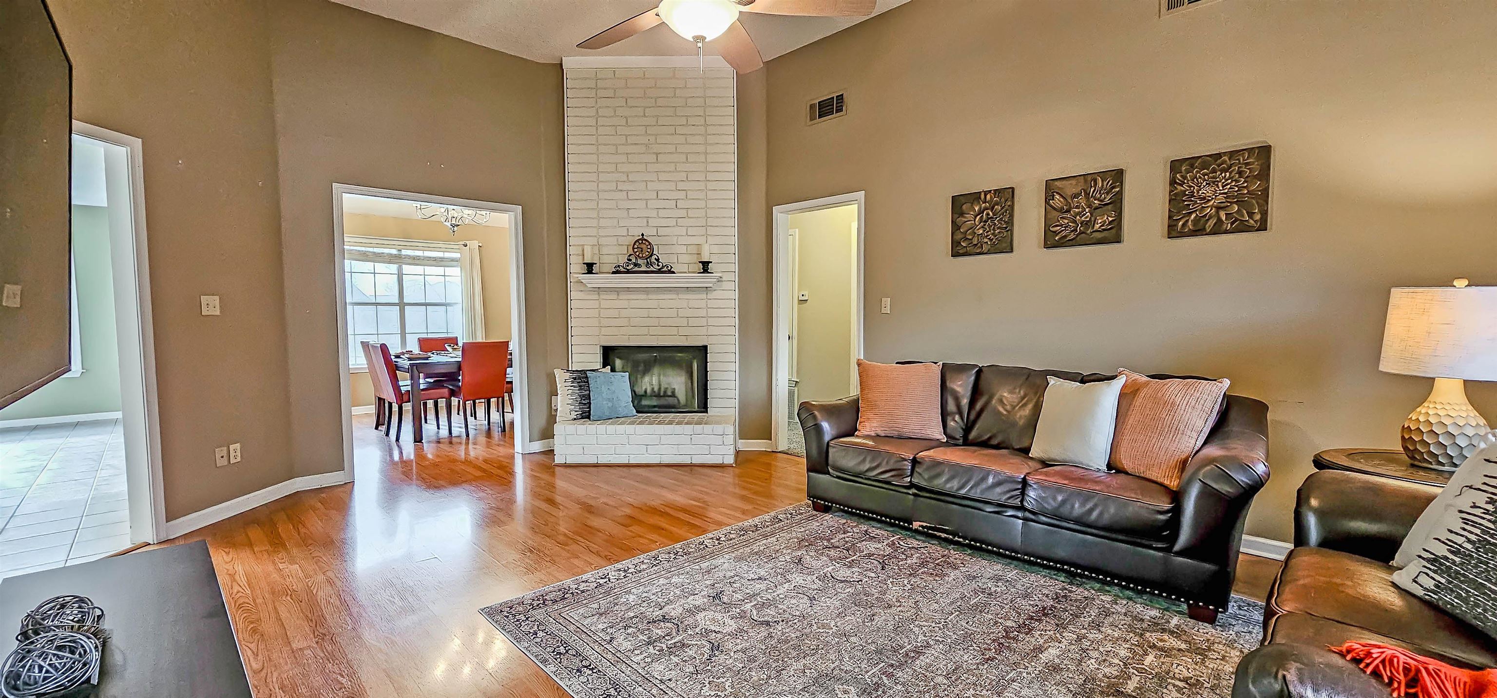 251 Summit View Cove Collierville, TN 38017 - Photo 5 of 30 a living room with furniture and wooden floor