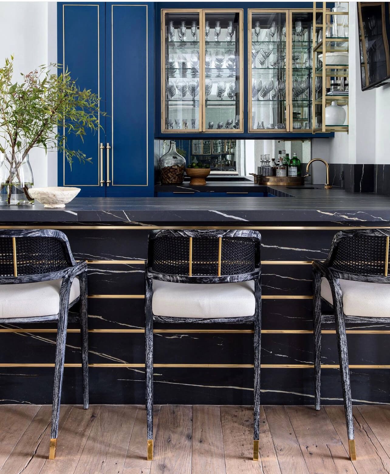 626 Rocky River Road Houston, TX 77056 - Photo 12 of 22 a kitchen with a stove and a potted plant