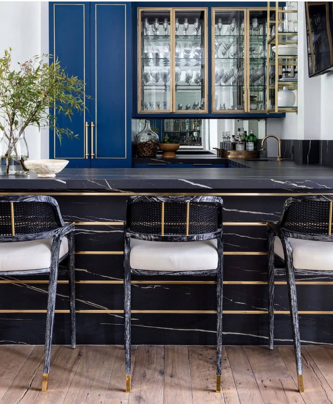 626 Rocky River Road Houston, TX 77056 - Photo 12 of 22 a kitchen with a stove and a potted plant