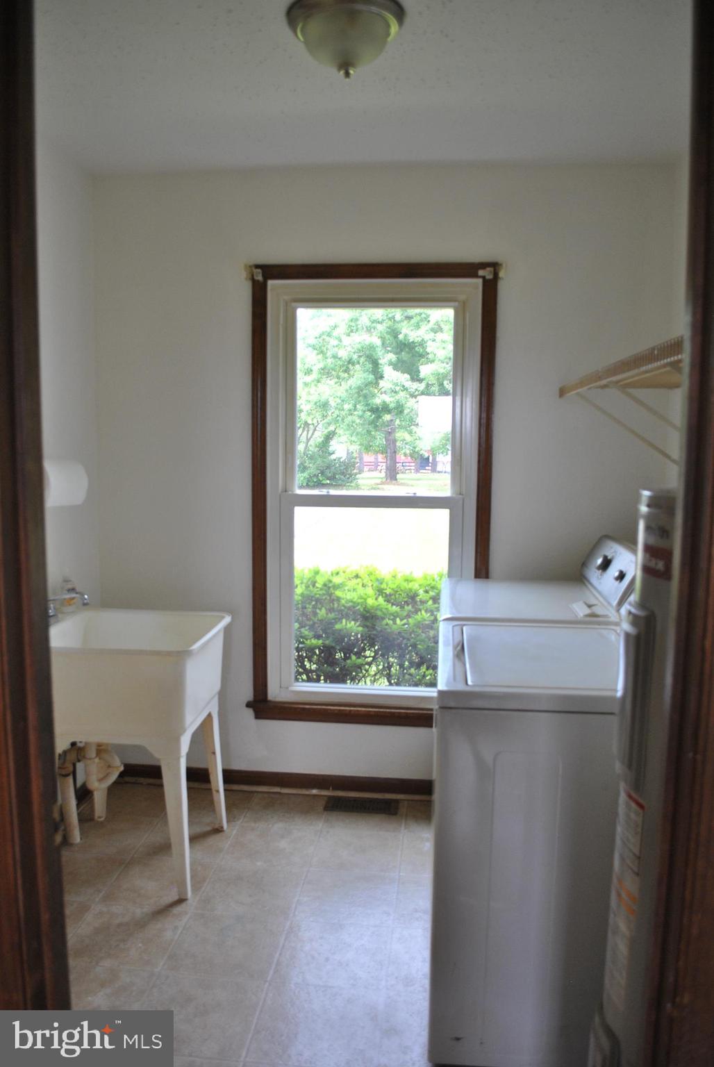 7313 Covingtons Corner Road Bealeton, VA 22712 - Photo 12 of 22 Laundry room