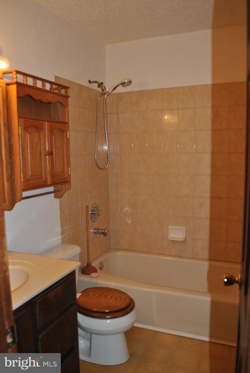 7313 Covingtons Corner Road Bealeton, VA 22712 - Photo 19 of 22 Hall Bath
