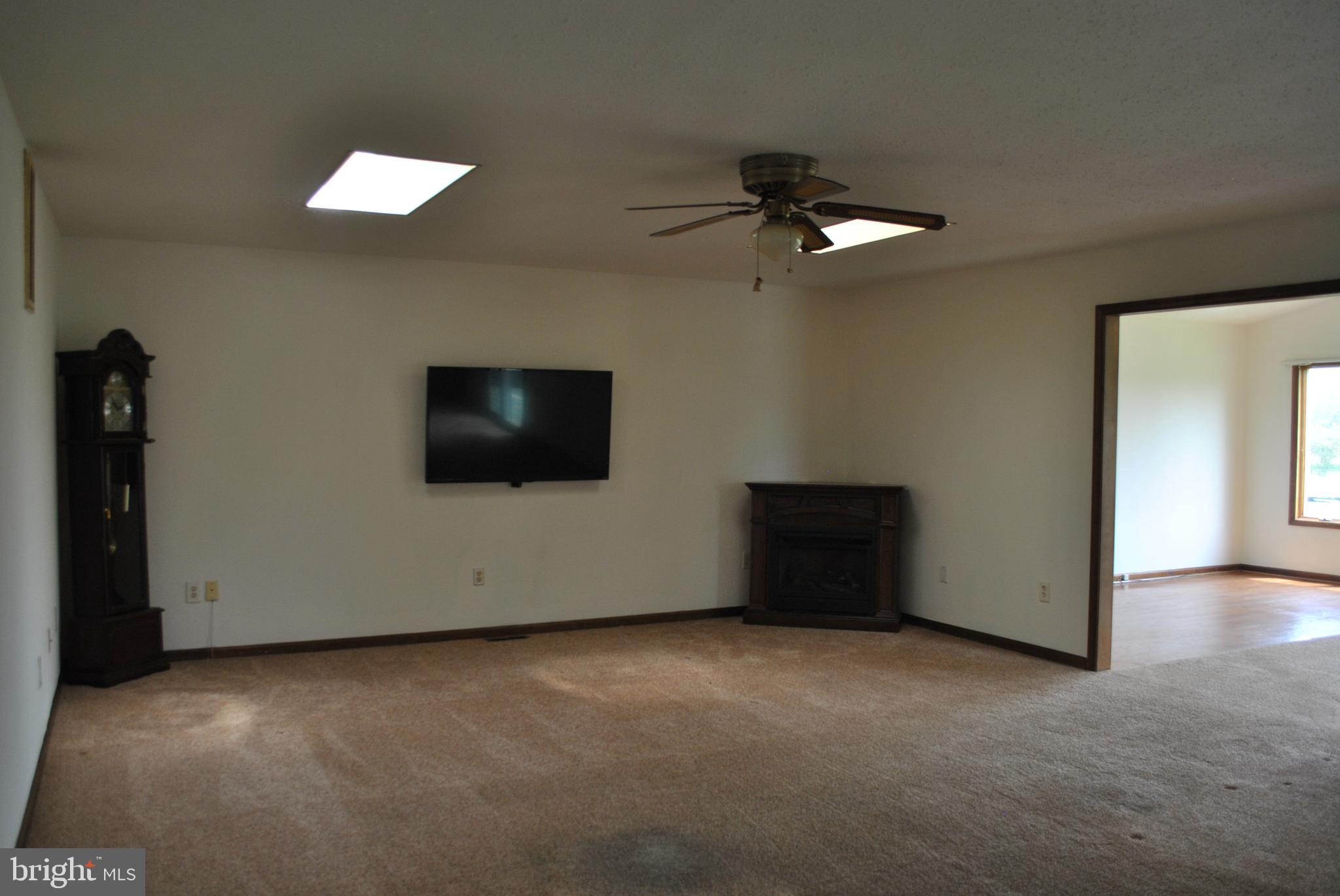 7313 Covingtons Corner Road Bealeton, VA 22712 - Photo 3 of 22 Living Room w/skylights and gas fireplace