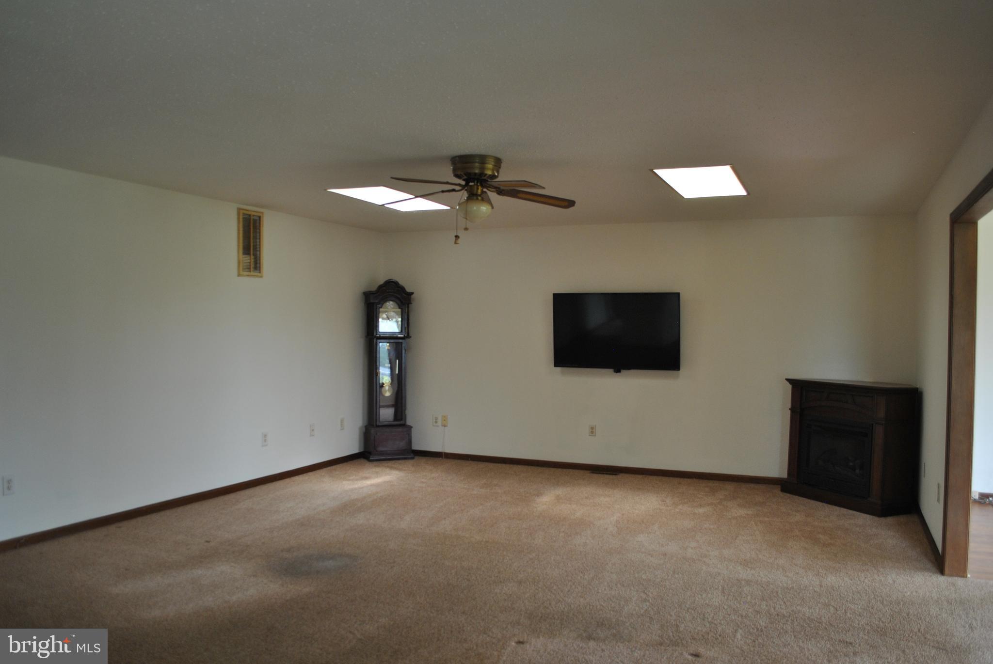 7313 Covingtons Corner Road Bealeton, VA 22712 - Photo 4 of 22 Living Room