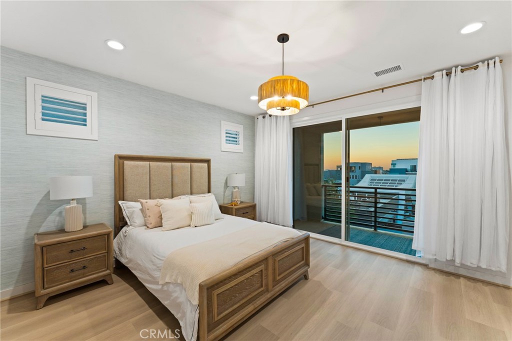 127 Restore Irvine, CA 92618 - Photo 21 of 65 a bedroom with a large bed and a large window