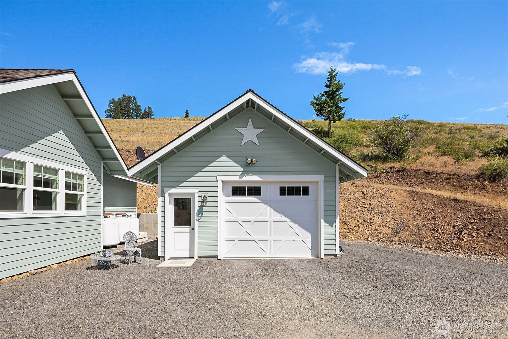2080 Bettas Road Cle Elum, WA 98922 - Photo 11 of 31 a view of a house with a yard