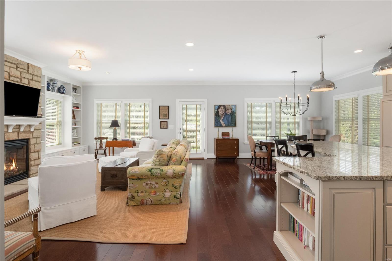 25 Dwyer Place Ladue, MO 63124 - Photo 15 of 48