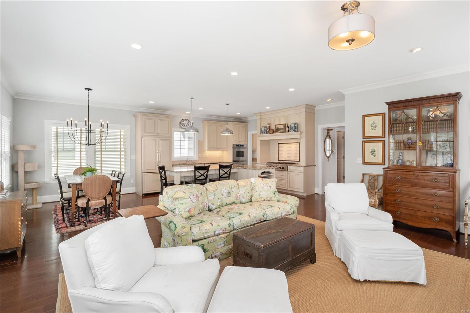 25 Dwyer Place Ladue, MO 63124 - Photo 17 of 48