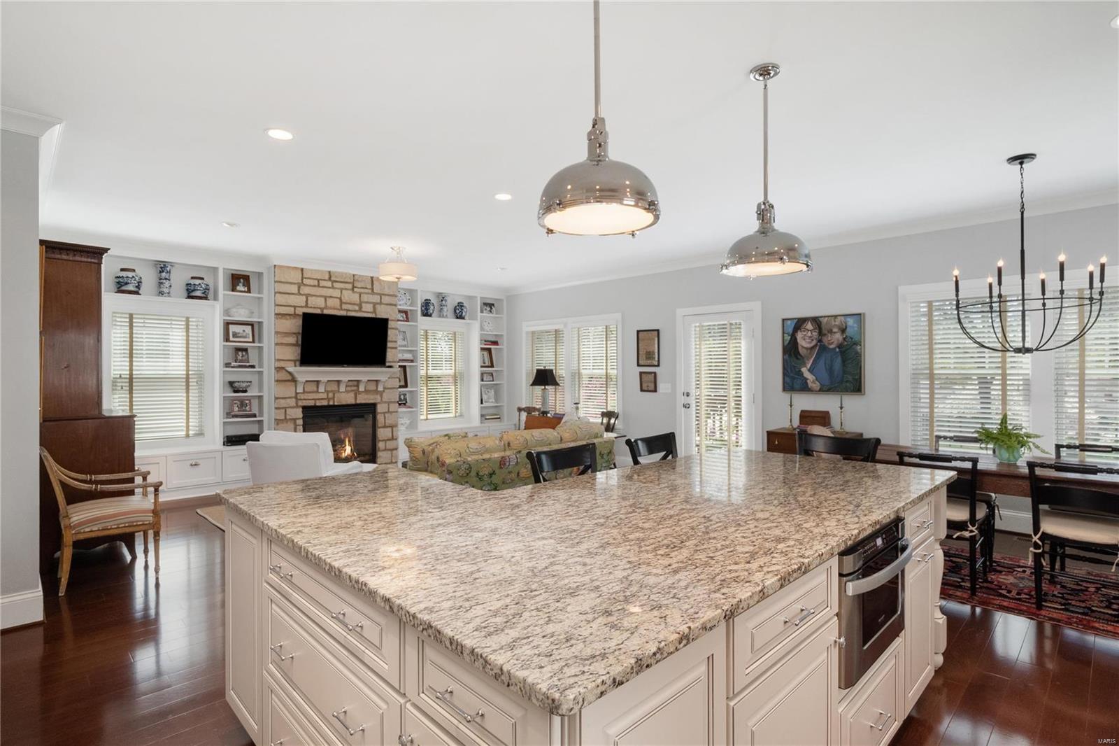 25 Dwyer Place Ladue, MO 63124 - Photo 20 of 48