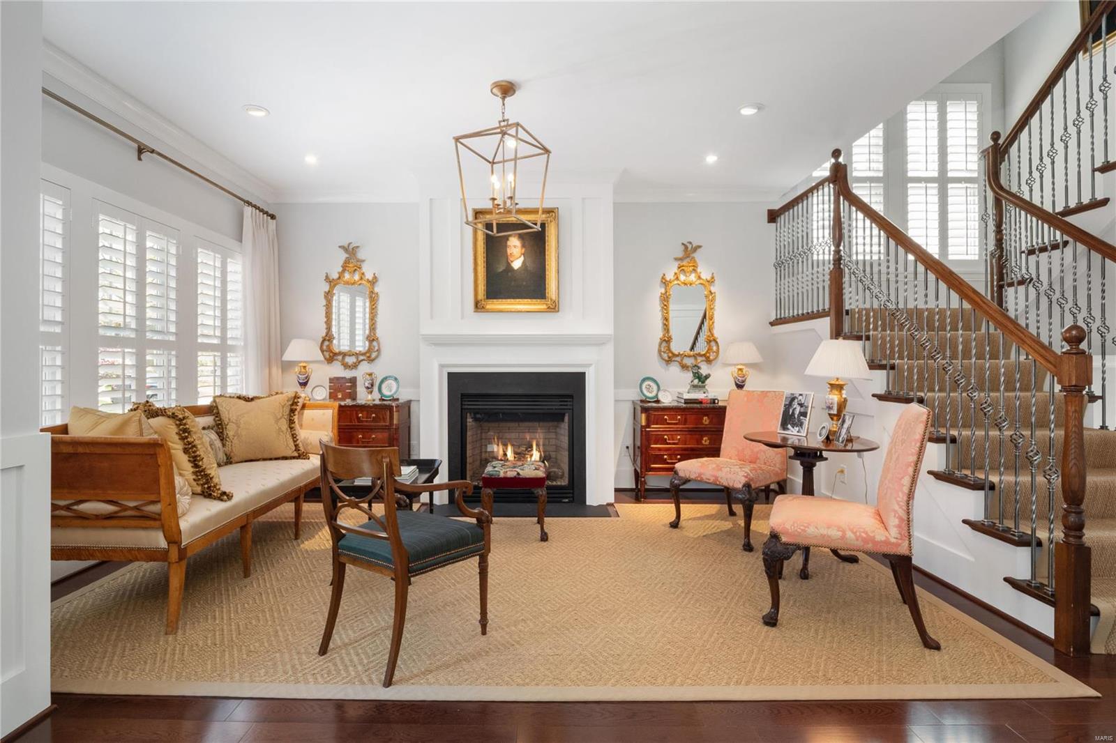 25 Dwyer Place Ladue, MO 63124 - Photo 2 of 48