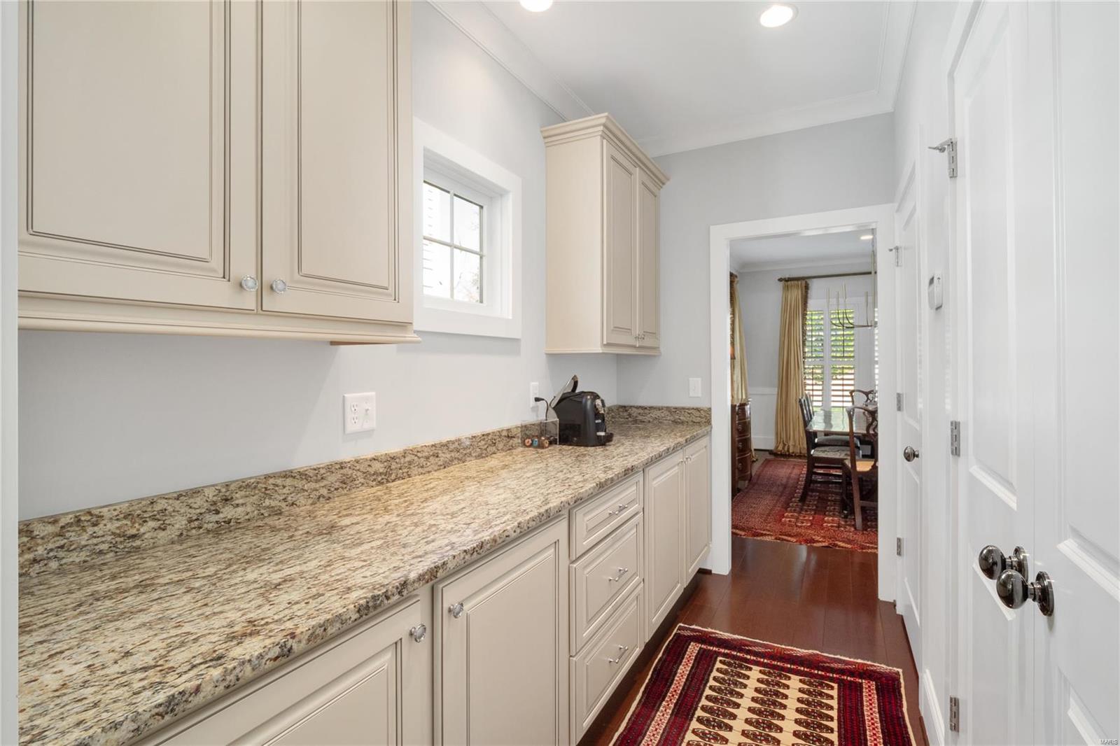 25 Dwyer Place Ladue, MO 63124 - Photo 22 of 48