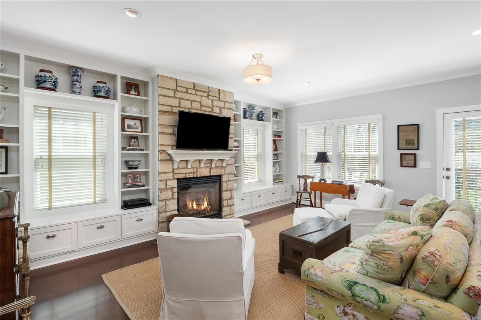 25 Dwyer Place Ladue, MO 63124 - Photo 24 of 48