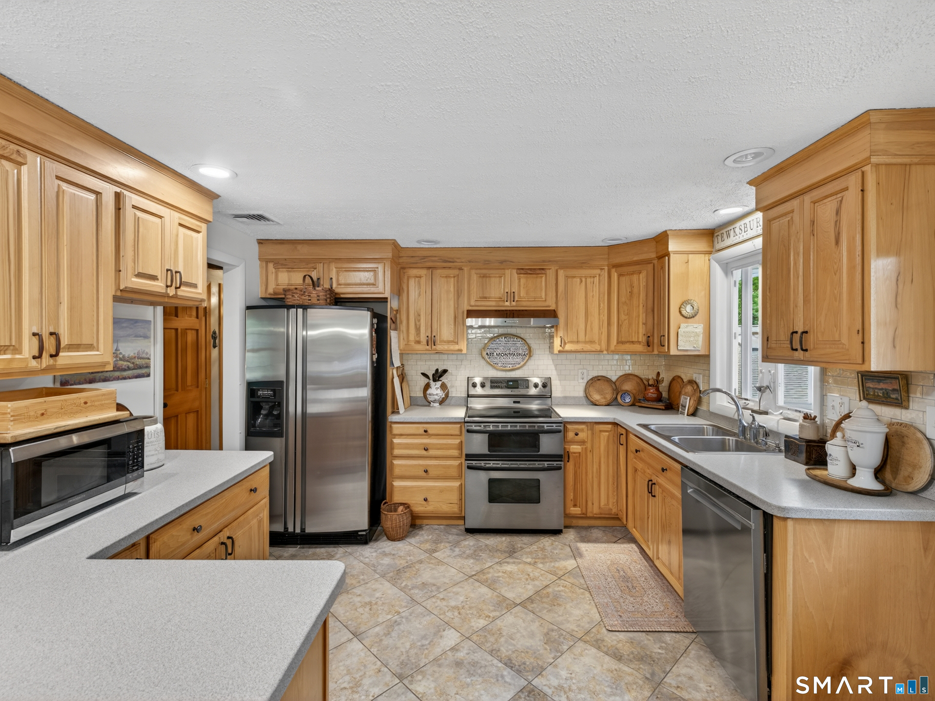 190 Cow Hill Road Clinton, CT 06413 - Photo 8 of 36
