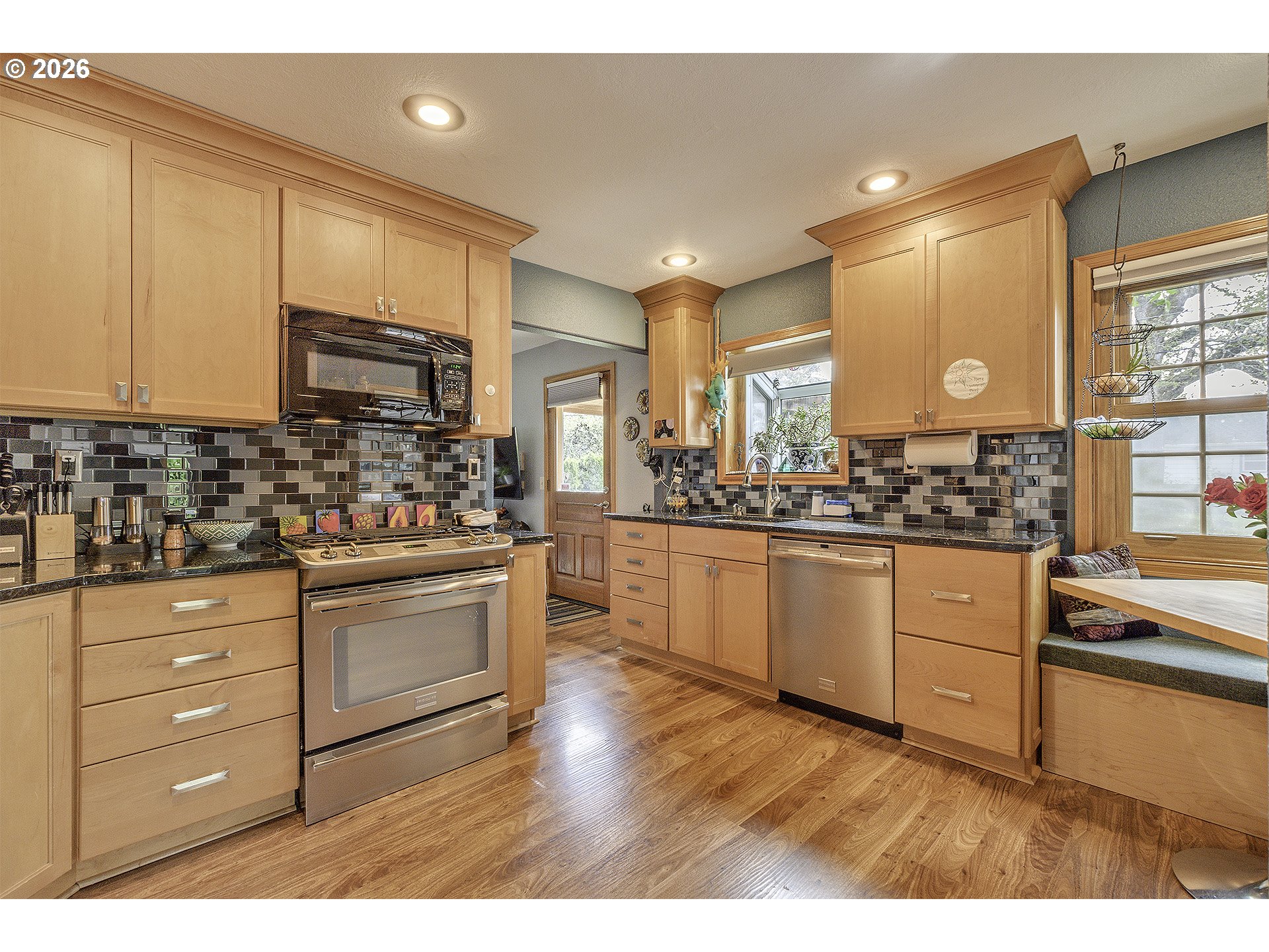 12075 Southwest 9th Street Beaverton, OR 97005 - Photo 13 of 33