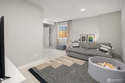 $1,749,000 | 2119 Northwest Lynx Loop, Issaquah, WA 98027