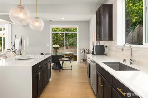 $1,749,000 | 2119 Northwest Lynx Loop, Issaquah, WA 98027