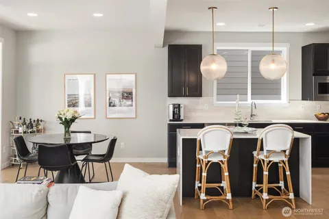 $1,749,000 | 2119 Northwest Lynx Loop, Issaquah, WA 98027