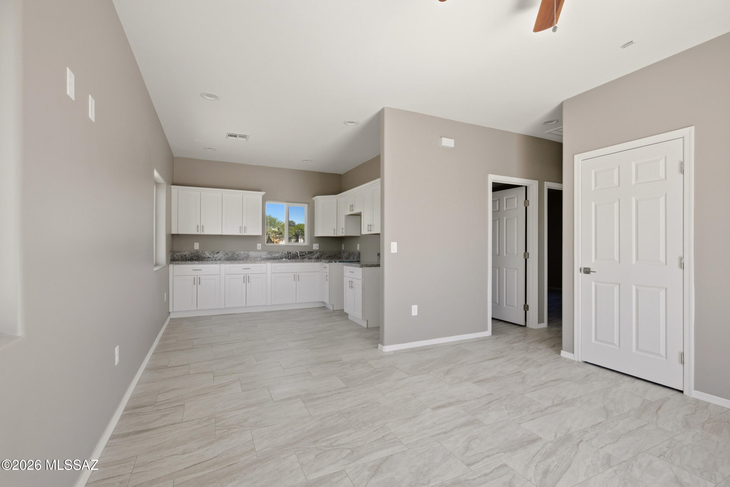 378 East Corona Road Tucson, AZ 85756 - Photo 4 of 43