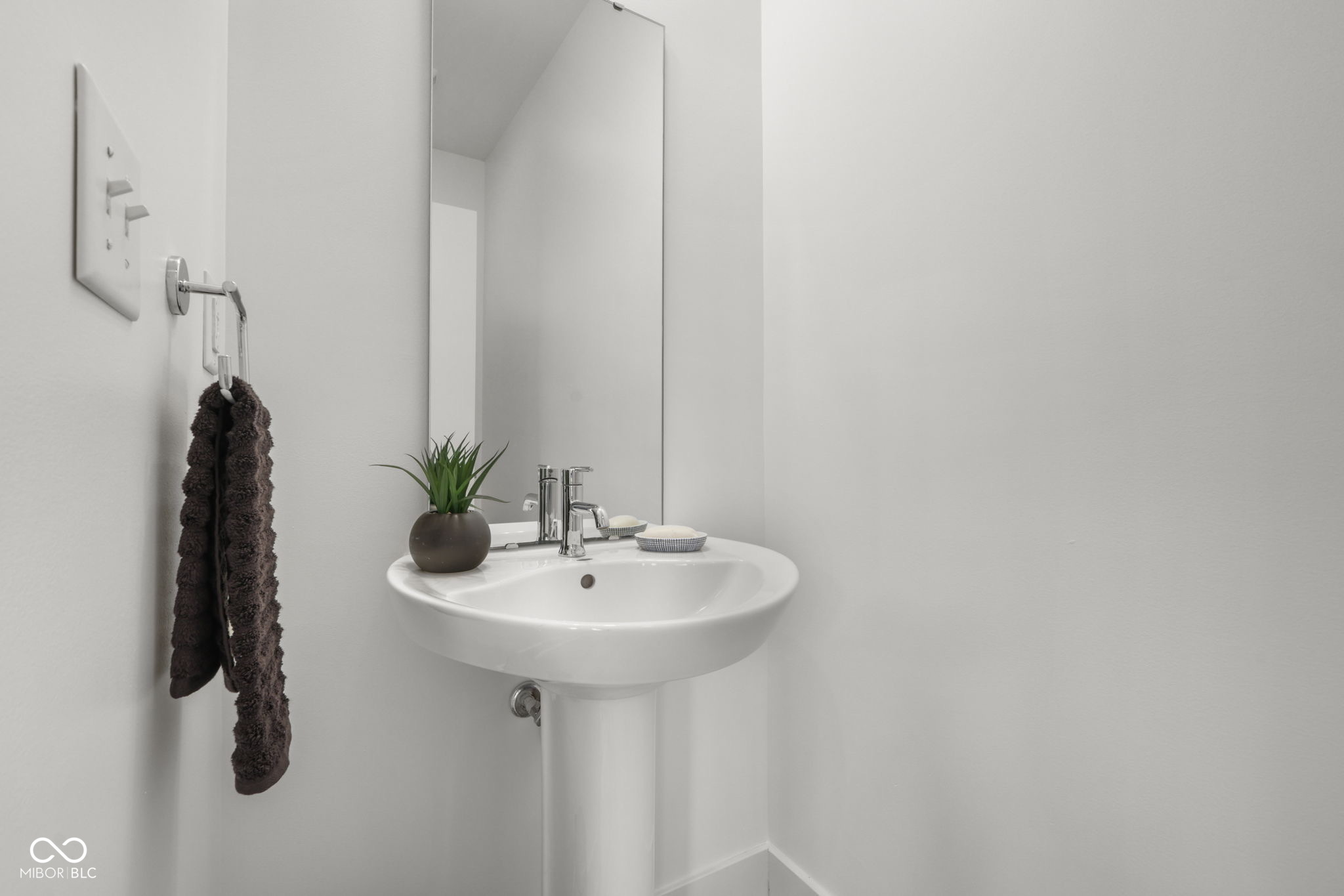 612 Pomeroy Street Indianapolis, IN 46202 - Photo 7 of 38