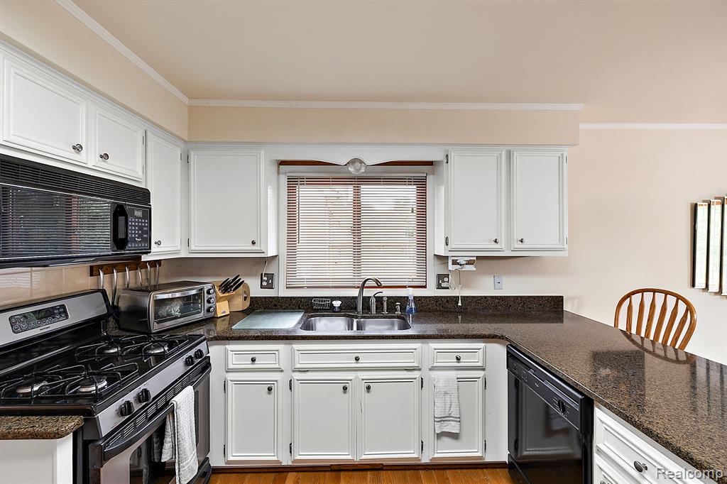 2093 Cumberland Road Rochester Hills, MI 48307 - Photo 24 of 58