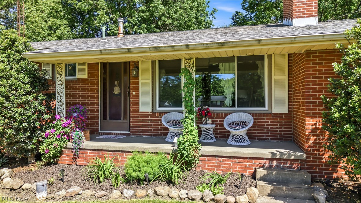 6127 Columbus Road Northeast Louisville, OH 44641 - Photo 2 of 49 Front porch perfect for watching the cars go by