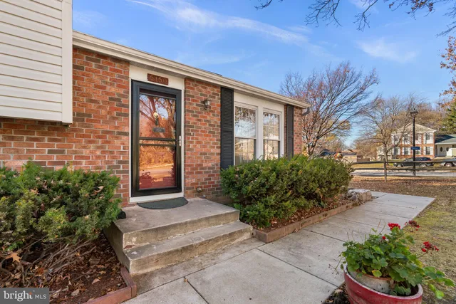 $550,000 | 5450 Bluecoat Lane, Columbia, MD 21045