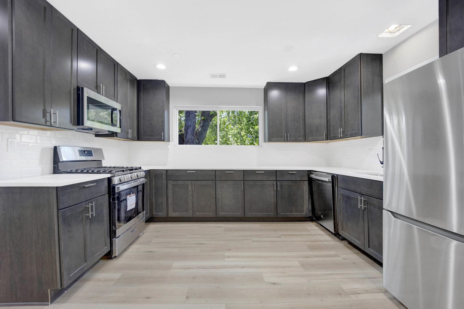 27W180 Cooley Avenue Winfield, IL 60190 - Photo 4 of 13