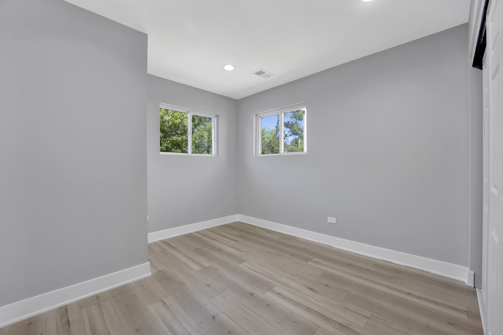 27W180 Cooley Avenue Winfield, IL 60190 - Photo 6 of 13