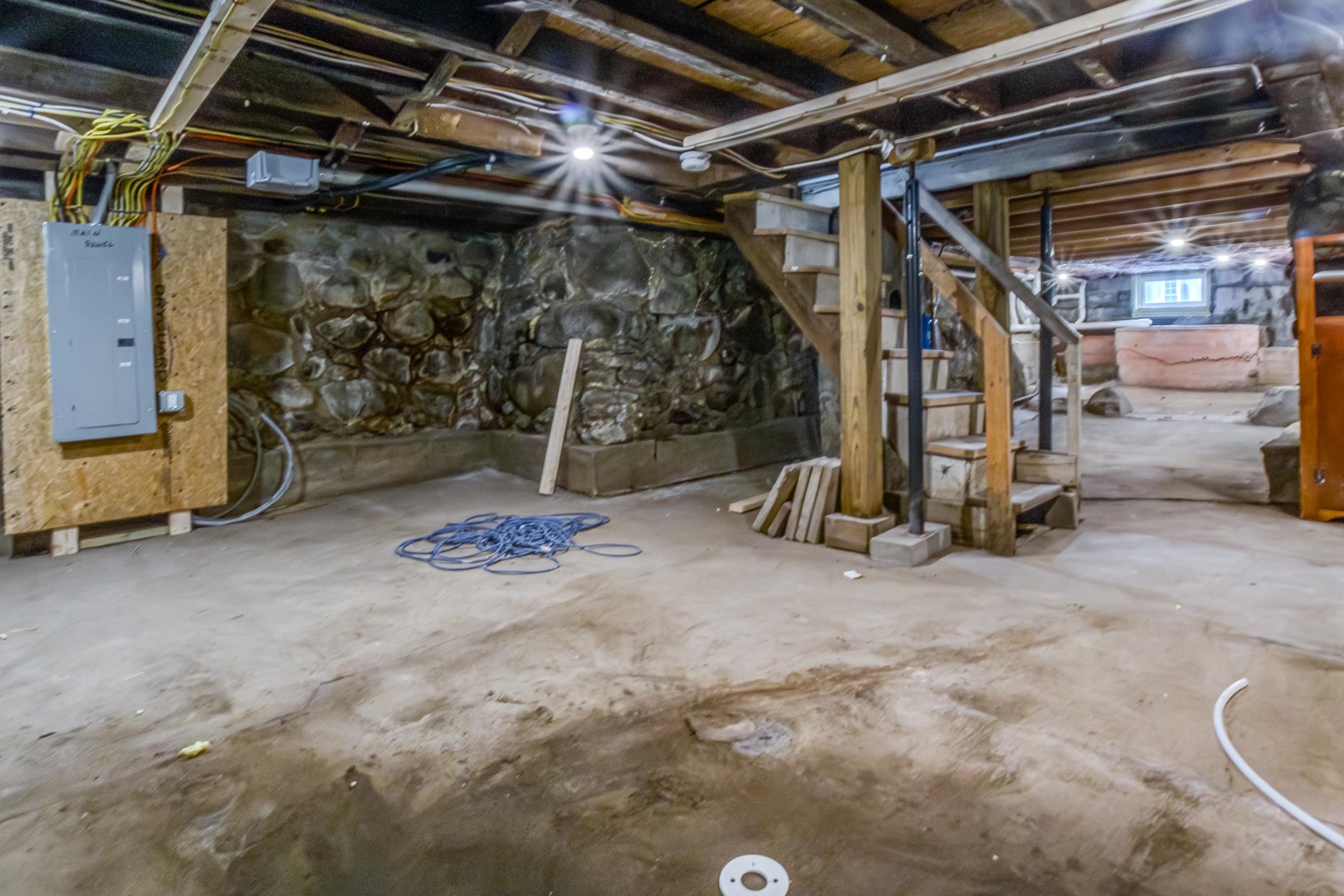 1299 Lake Shore Road Manchester, NH 03109 - Photo 26 of 35