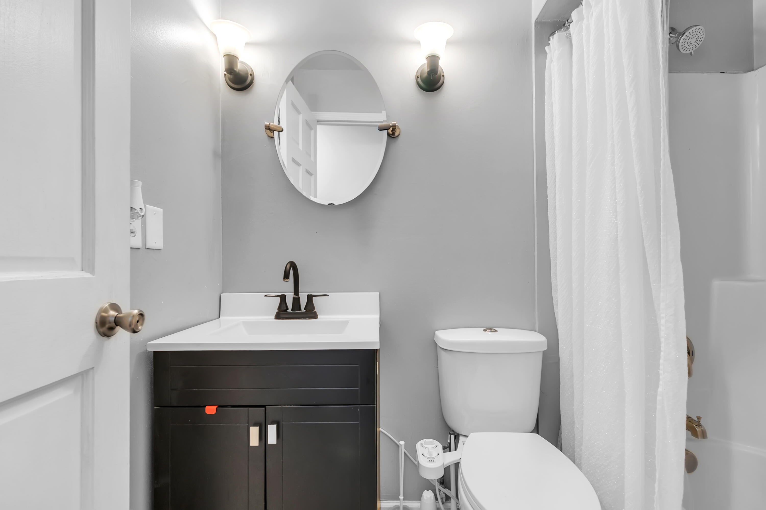 500 West Jolly Road Lansing, MI 48910 - Photo 12 of 24 Bathroom