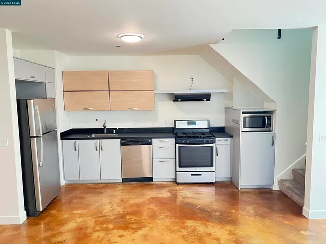 $2,695 | 6501 San Pablo Avenue, Oakland, CA 94608