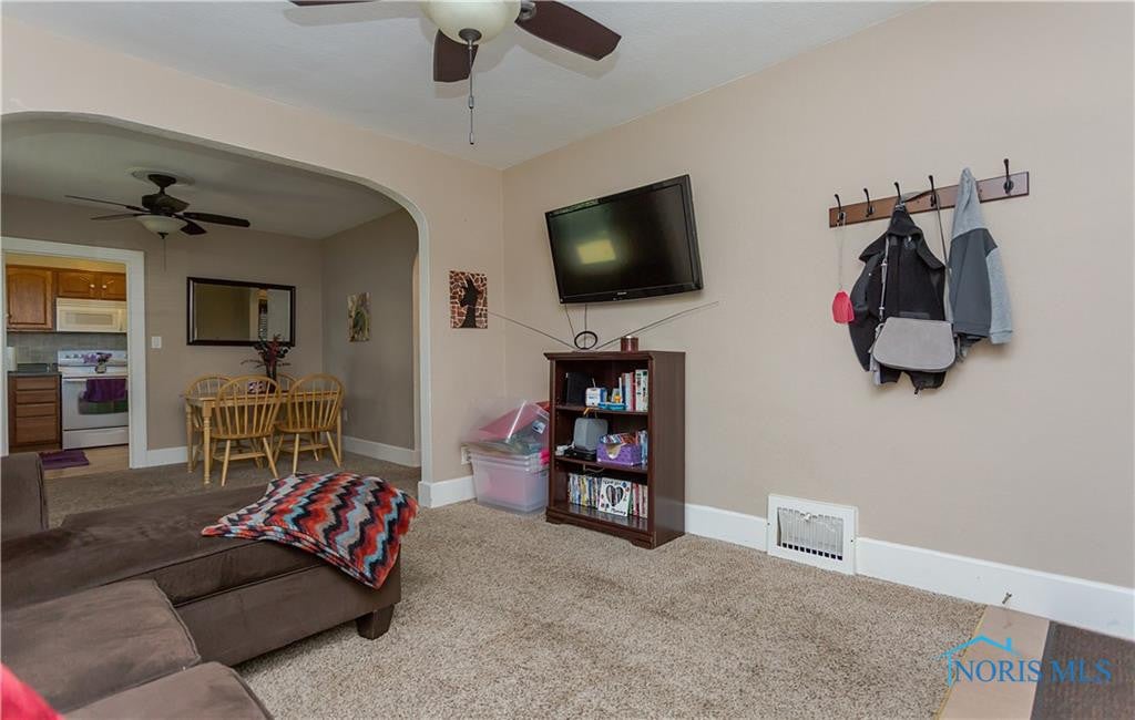 627 Hayes Road Toledo, OH 43615 - Photo 7 of 25 Gallery Image 7