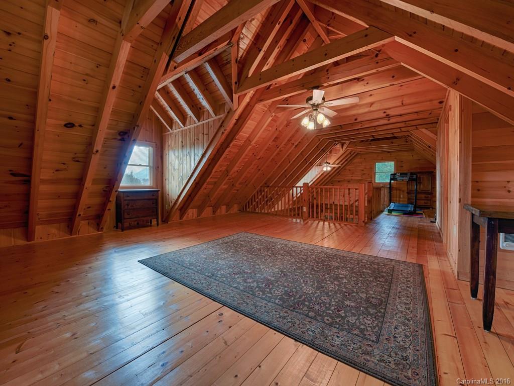 334 Ridgeview Lane Canton, NC 28716 - Photo 20 of 24 a view of entryway with hall