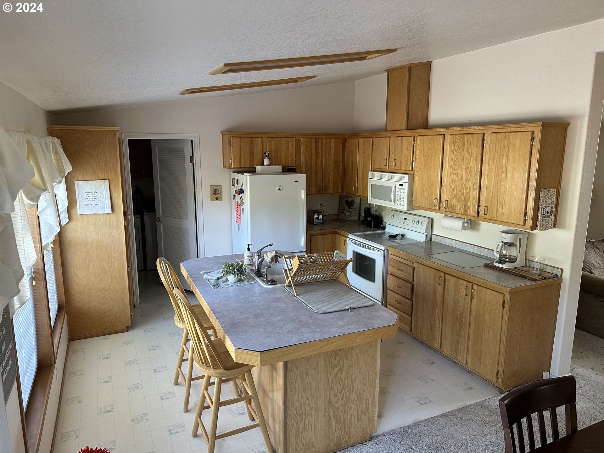 17643 Northwest Shady Fir Loop Beaverton, OR 97006 - Photo 3 of 12 Gallery Image 3