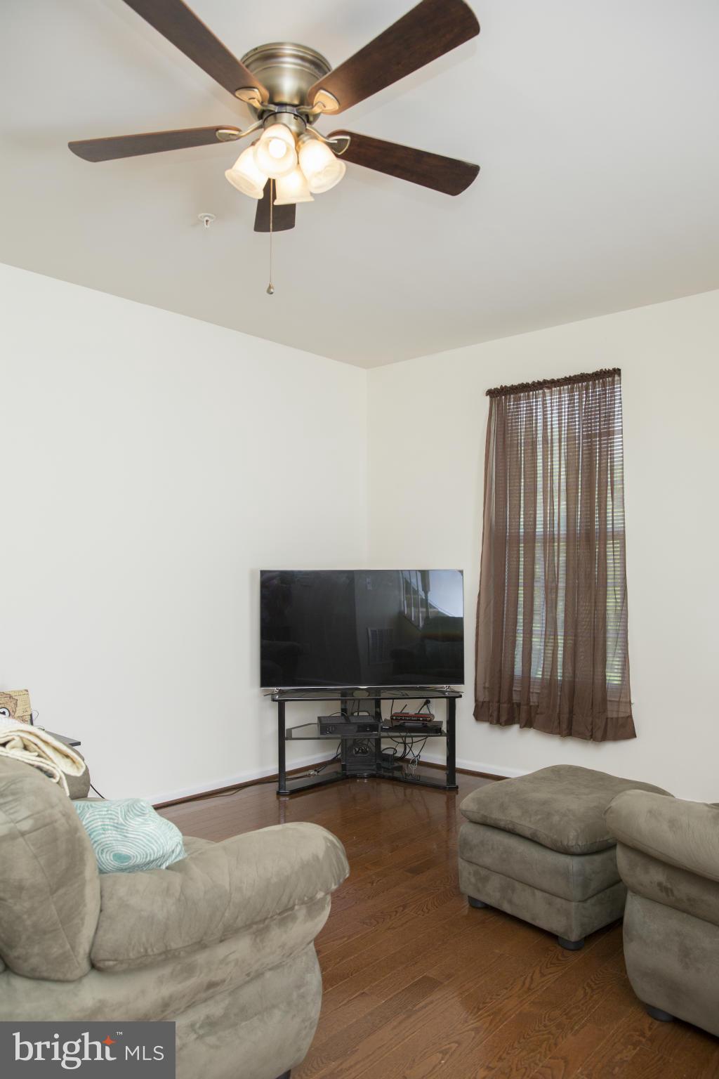 793 Grape Vine Loop Brooklyn, MD 21225 - Photo 10 of 30 Living Room