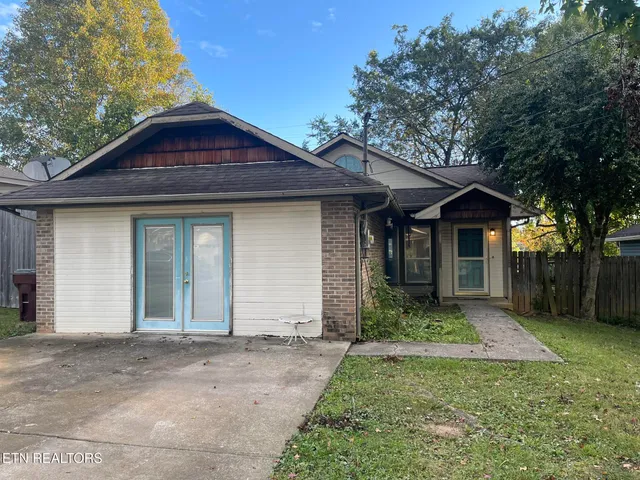 $249,900 | 2128 Victoria Lane, Alcoa, TN 37701