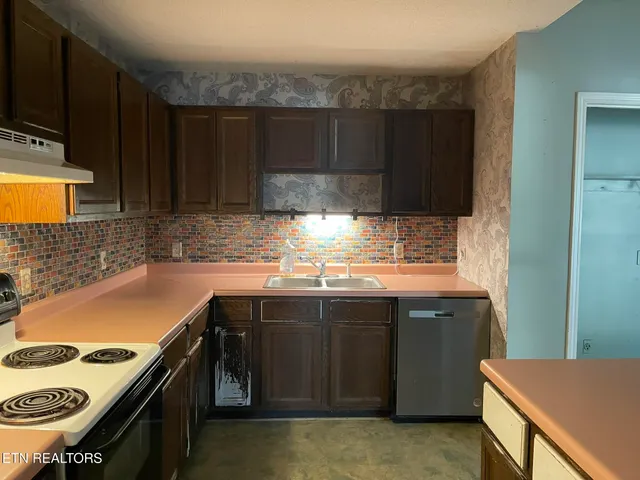 $249,900 | 2128 Victoria Lane, Alcoa, TN 37701