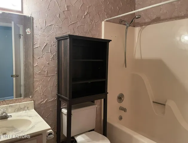 $249,900 | 2128 Victoria Lane, Alcoa, TN 37701