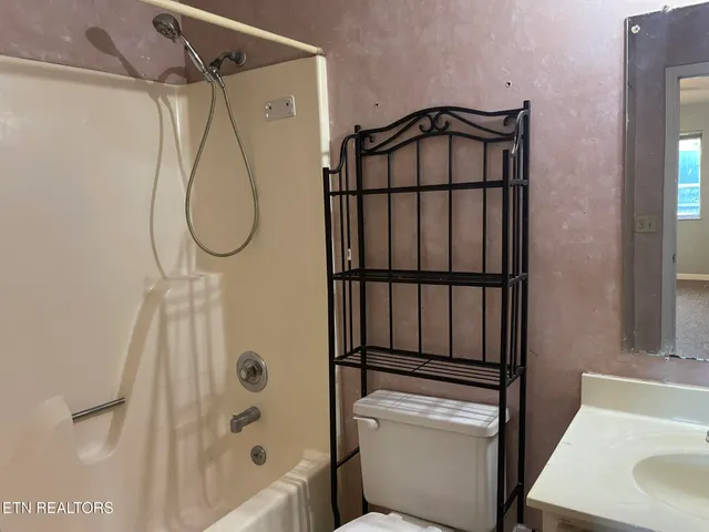 $249,900 | 2128 Victoria Lane, Alcoa, TN 37701