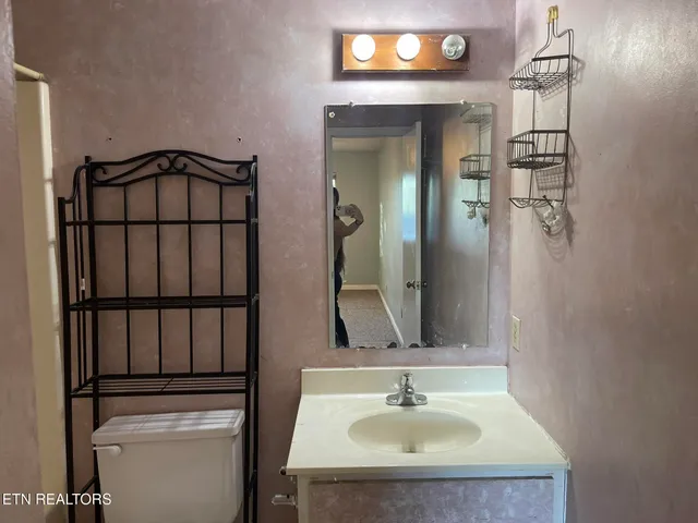 $249,900 | 2128 Victoria Lane, Alcoa, TN 37701