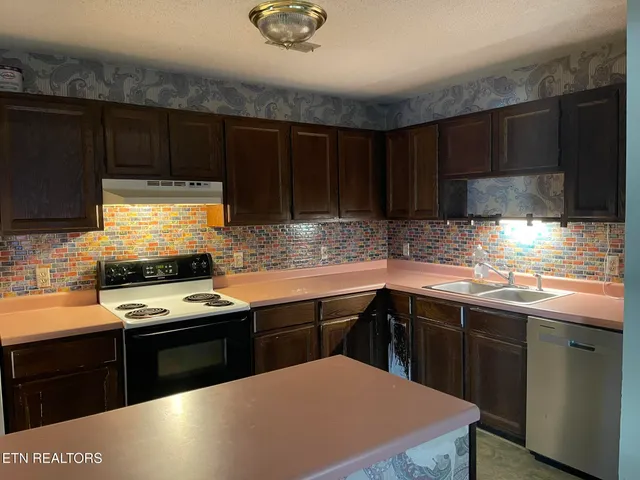 $249,900 | 2128 Victoria Lane, Alcoa, TN 37701