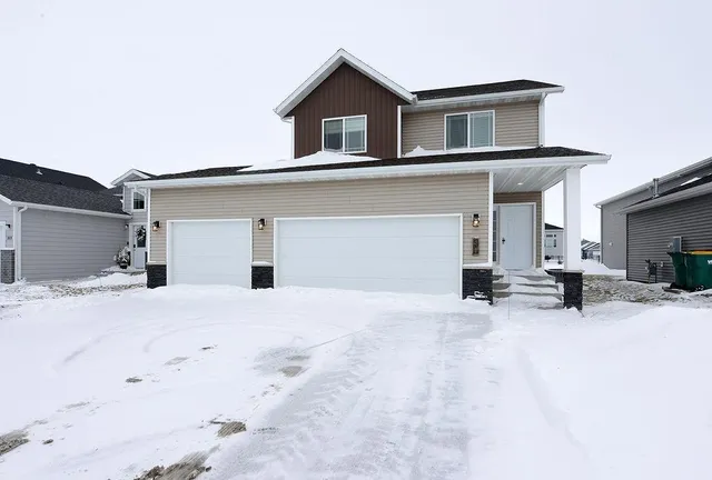 $379,900 | 307 7th Street East, Horace, ND 58047