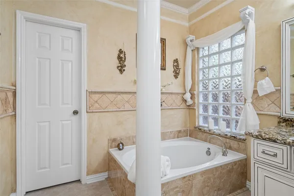 $700,000 | 38 East Summer Storm Circle, The Woodlands, TX 77381
