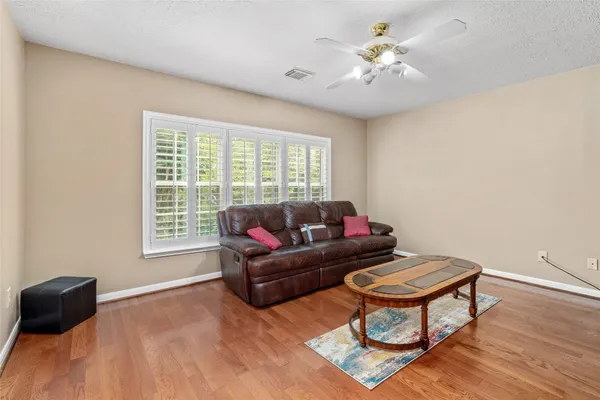 $700,000 | 38 East Summer Storm Circle, The Woodlands, TX 77381