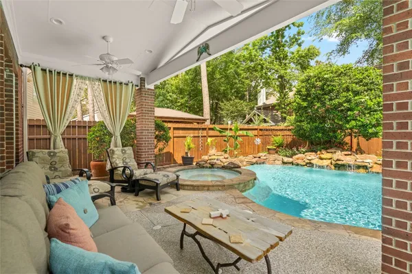 $700,000 | 38 East Summer Storm Circle, The Woodlands, TX 77381