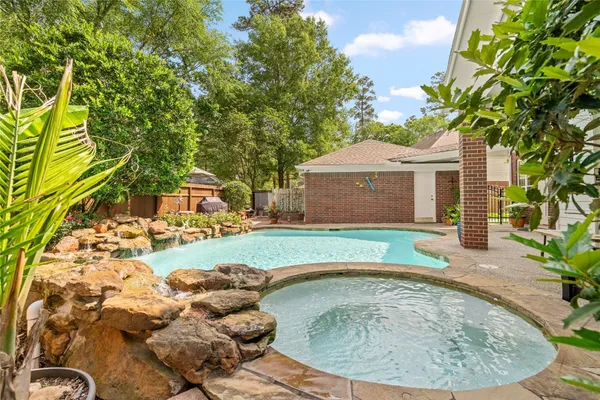 $700,000 | 38 East Summer Storm Circle, The Woodlands, TX 77381